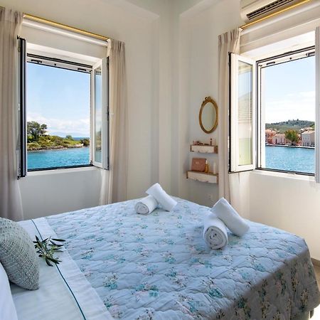 Sea Front Suite "Sea Tales" Ґайос Екстер'єр фото