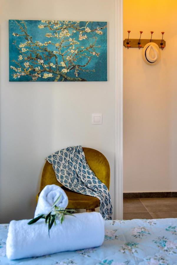 Sea Front Suite "Sea Tales" Ґайос Екстер'єр фото